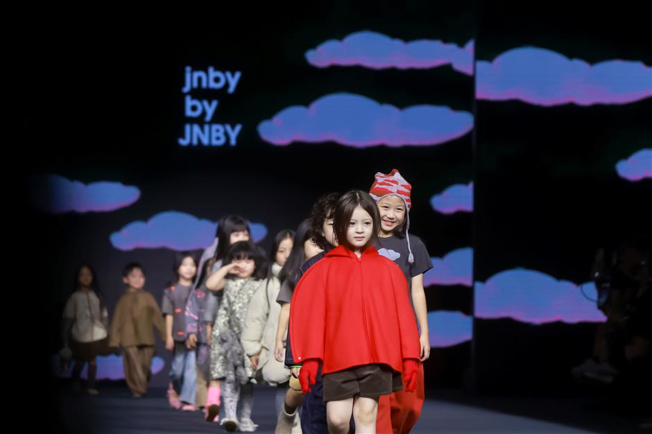 Jing'an Benefits from Increased Visitor Traffic and Commerce during Holiday