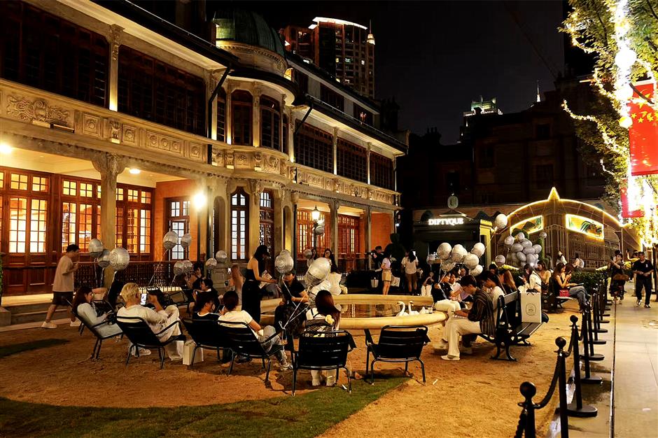 Jing'an Benefits from Increased Visitor Traffic and Commerce during Holiday