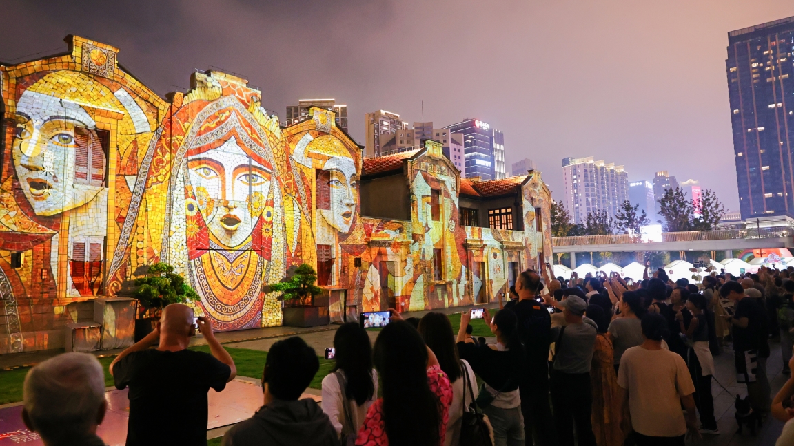 Jing'an Benefits from Increased Visitor Traffic and Commerce during Holiday