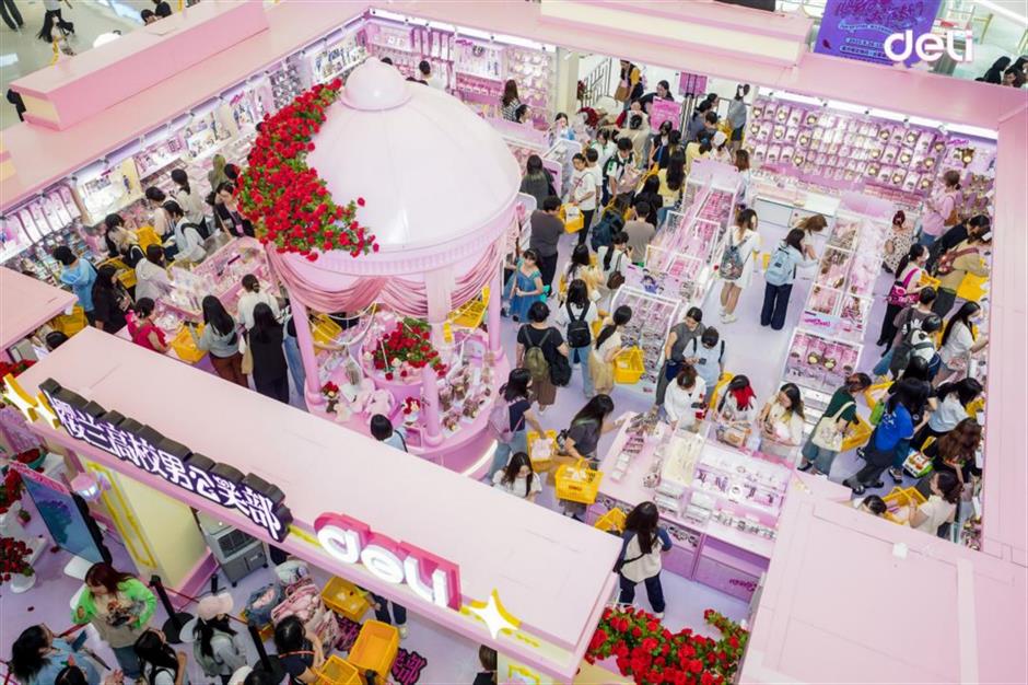 Jing'an Benefits from Increased Visitor Traffic and Commerce during Holiday