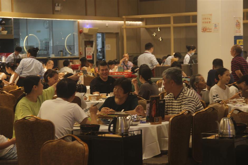Tea Fee Sparks Stir: Price of a Seat in Guangdong's Tea Culture