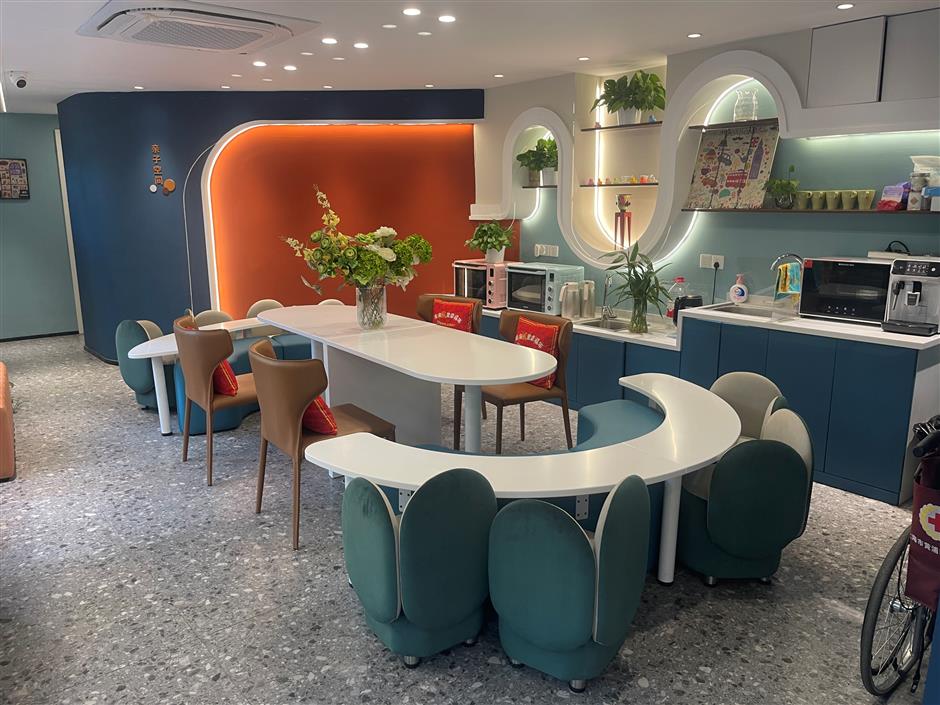 New Immigrant Service Station Opens in Xintiandi