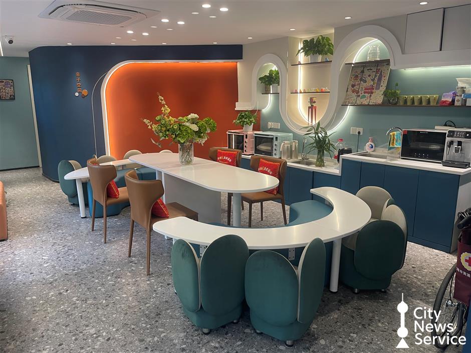 New Immigrant Service Station Opens in Xintiandi