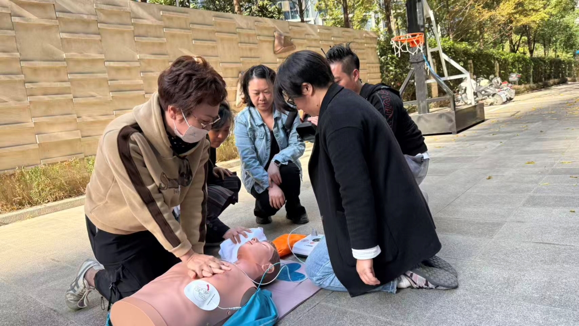 Shanghai Deploys 8,200 AEDs, Most of Them in Residential Complexes