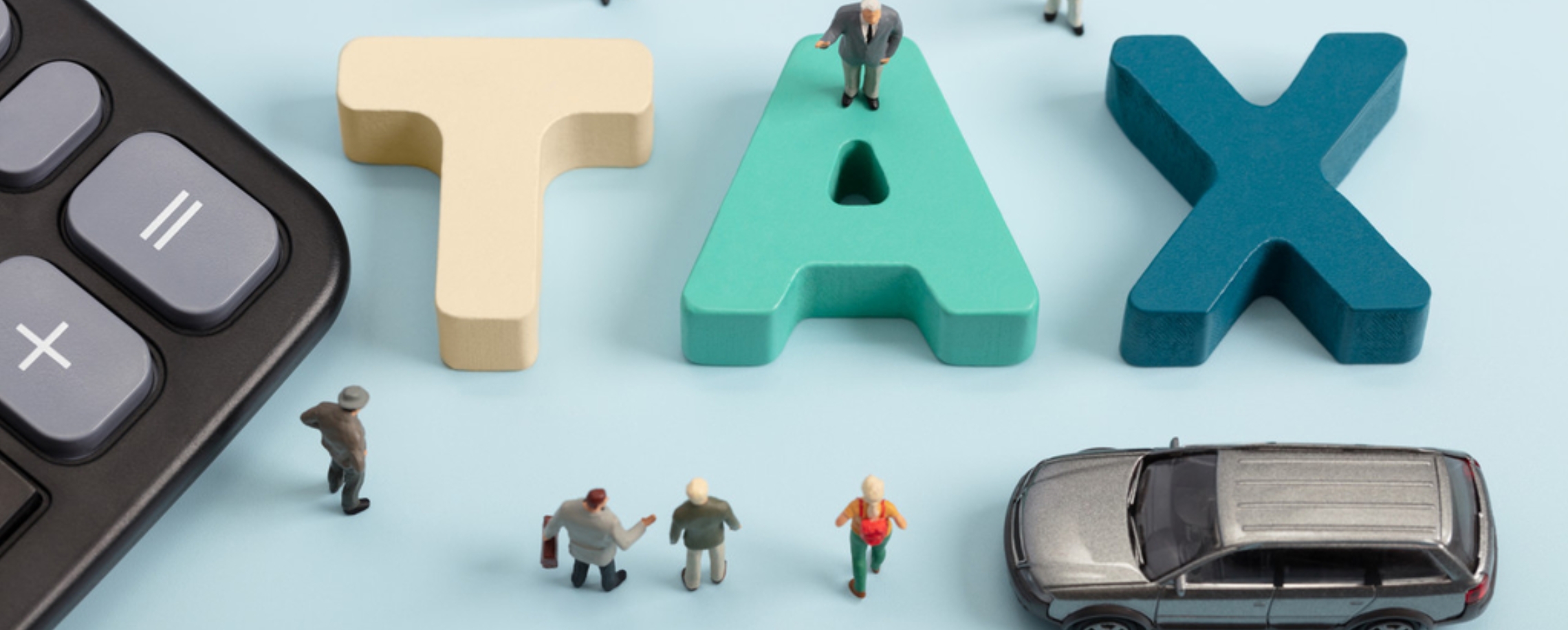 Electric Car Buyers Face Choices as China Reduces Tax Break