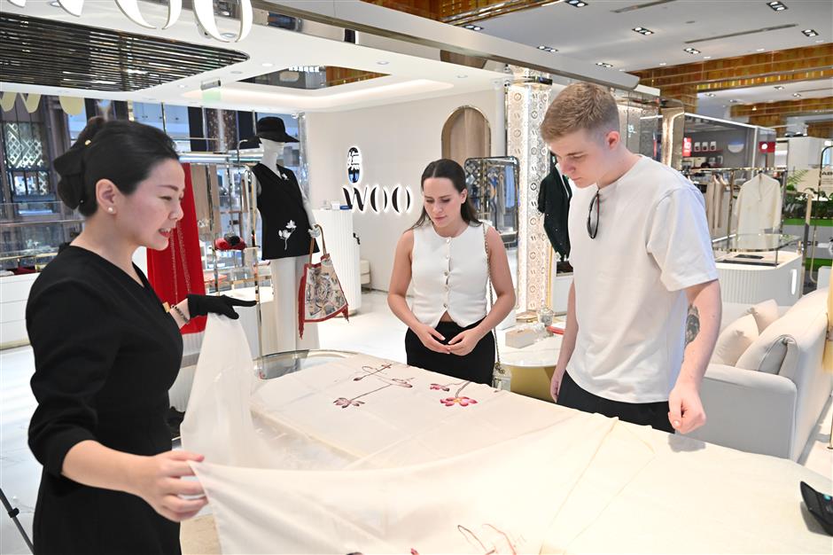 [Explainer] Shanghai Rolls Out Tax Refund in Your Palm Platform for Overseas Visitors