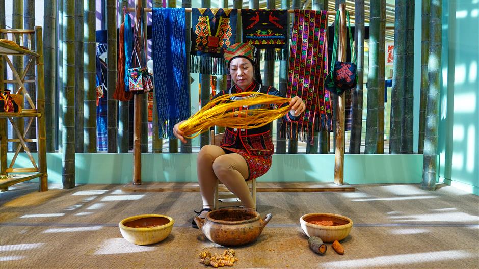 Threads of Time: The 3,000-Year Weaving Legacy of the Li People