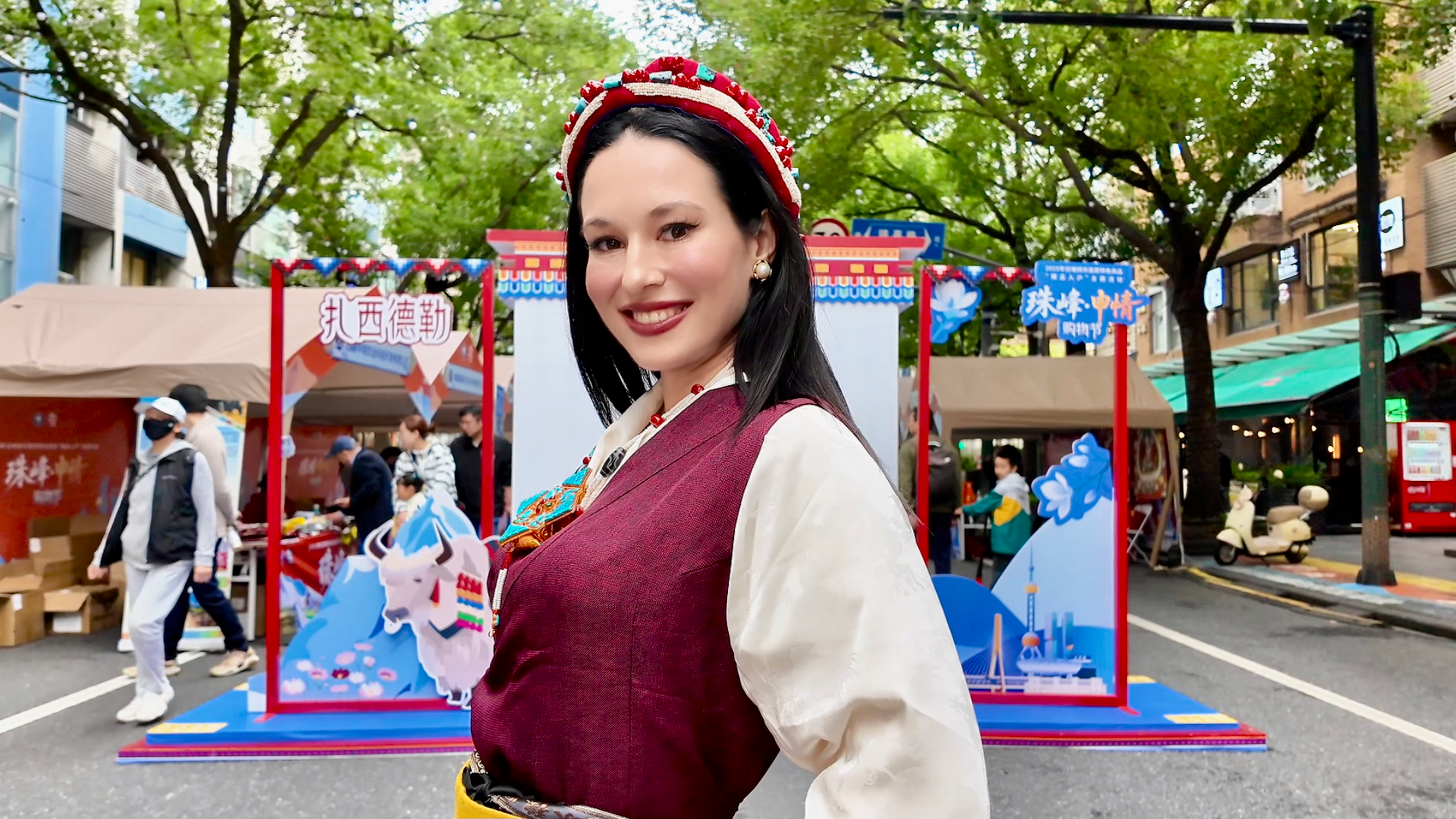 A Glimpse of Highland Culture on Daxue Road