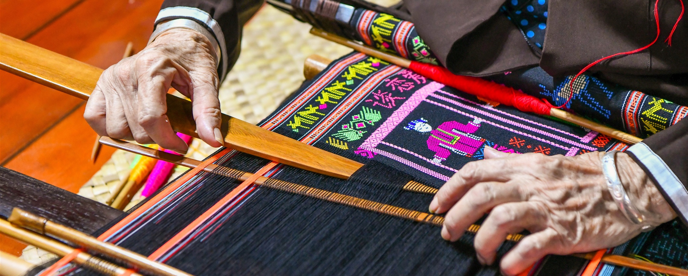 Threads of Time: The 3,000-Year Weaving Legacy of the Li People