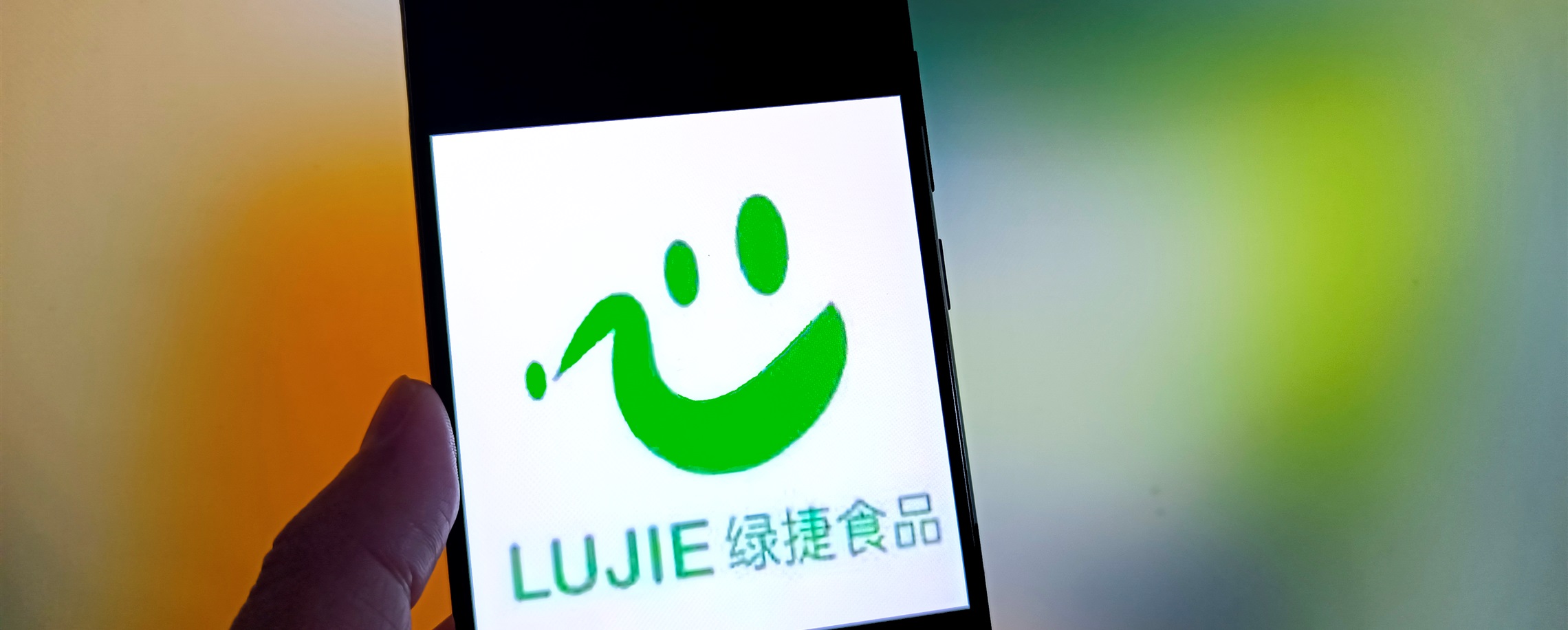 Shanghai revokes licenses of school meal supplier over food scandal, 8 arrested