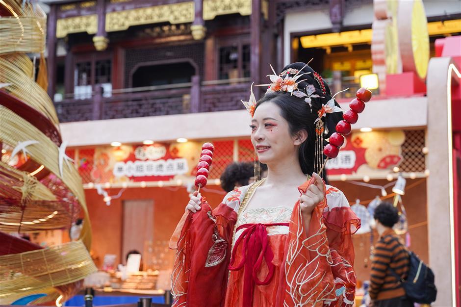 Yuyuan Garden Malls Hosts Intangible Cultural Heritage Event for Global Visitors