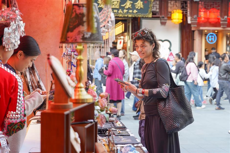 Yuyuan Garden Malls Hosts Intangible Cultural Heritage Event for Global Visitors