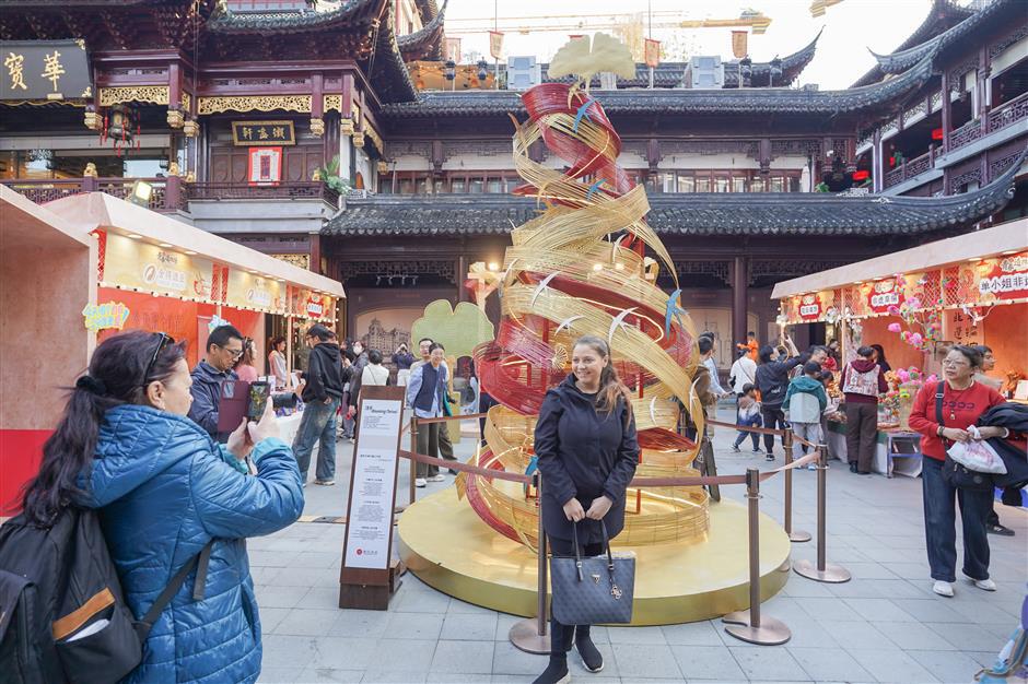 Yuyuan Garden Malls Hosts Intangible Cultural Heritage Event for Global Visitors