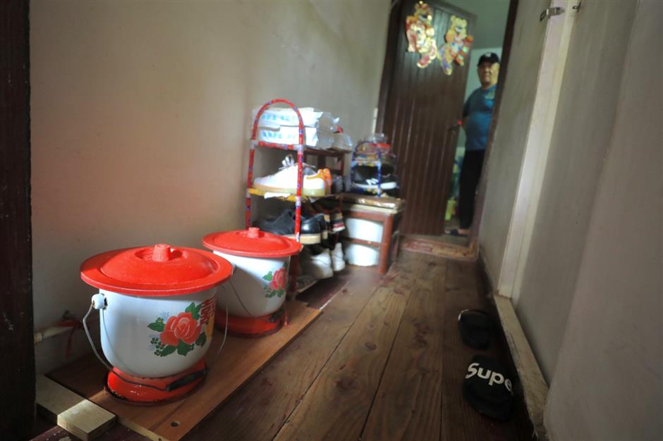 From Chamber Pots to Modern Comfort: Shanghai Residents Say Goodbye to a Century of Carrying the Pot