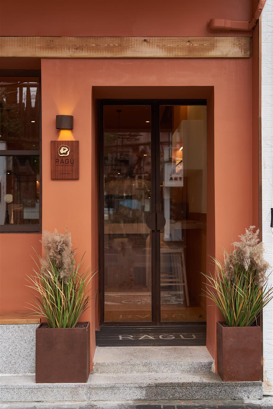 Meatball Cones, Venetian Vibes, and a Fresh Take on Italian Soul Food at Ragu il Bacaro