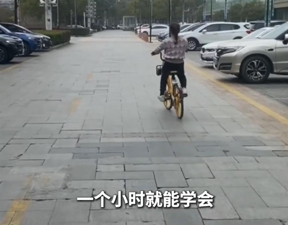 Childhood Comes Late: Adults Pay US$110 to Learn How to Ride a Bicycle!