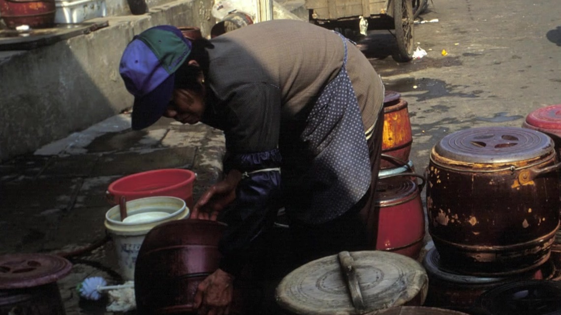 From Chamber Pots to Modern Comfort: Shanghai Residents Say Goodbye to a Century of Carrying the Pot