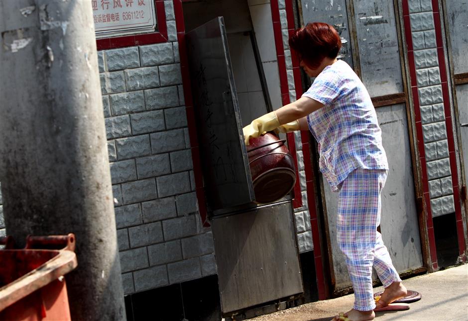 From Chamber Pots to Modern Comfort: Shanghai Residents Say Goodbye to a Century of Carrying the Pot