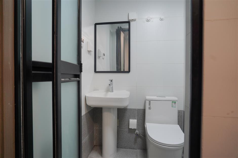 From Chamber Pots to Modern Comfort: Shanghai Residents Say Goodbye to a Century of Carrying the Pot