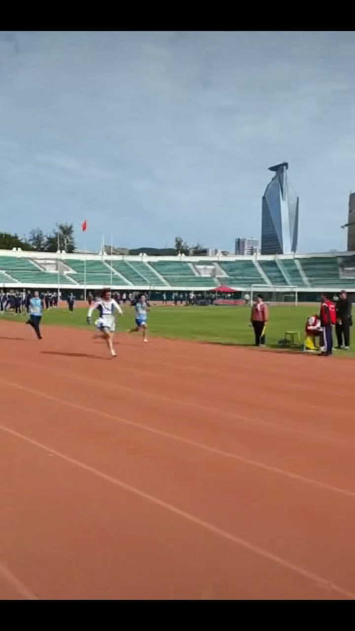 Xiamen School Scraps Student's Win for Racing in Skirt and Wig