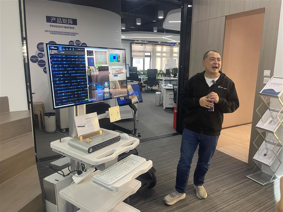 Scientist Turns Brain Signals Into Action as China's BCI Industry Grows