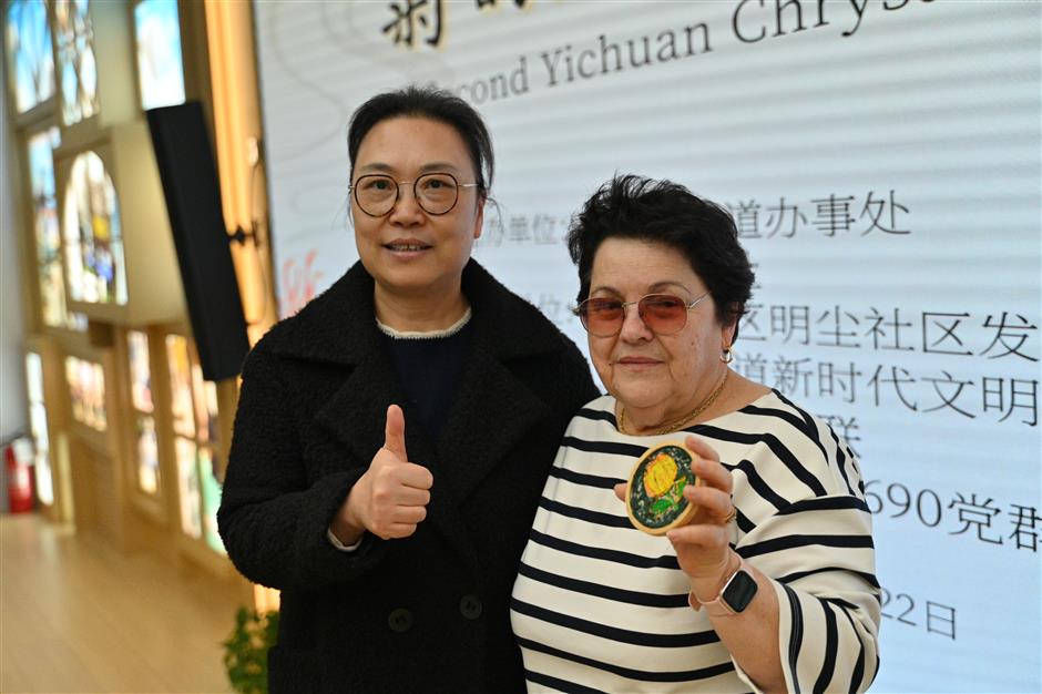 A Day Immersed in Shanghai's Chrysanthemum Heritage and Traditional Handcraft Making