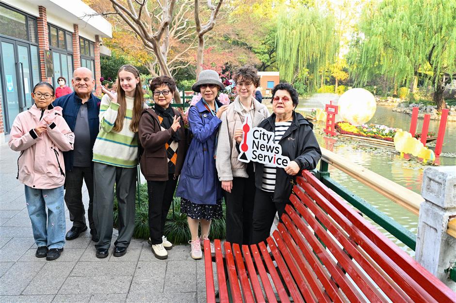 A Day Immersed in Shanghai's Chrysanthemum Heritage and Traditional Handcraft Making