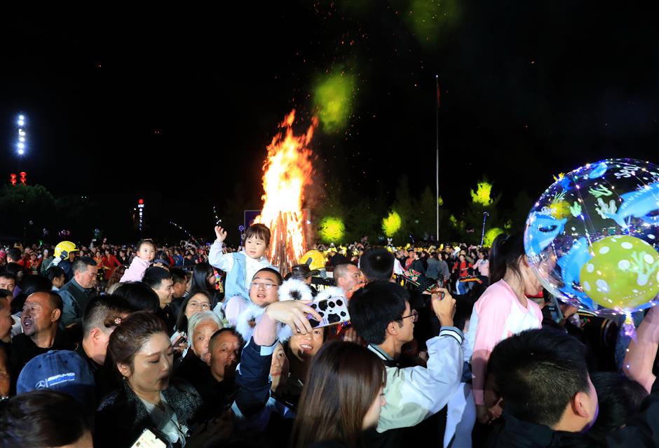 From Torchlight to Long Tables: The Qiang People Welcome Their Most Important Day