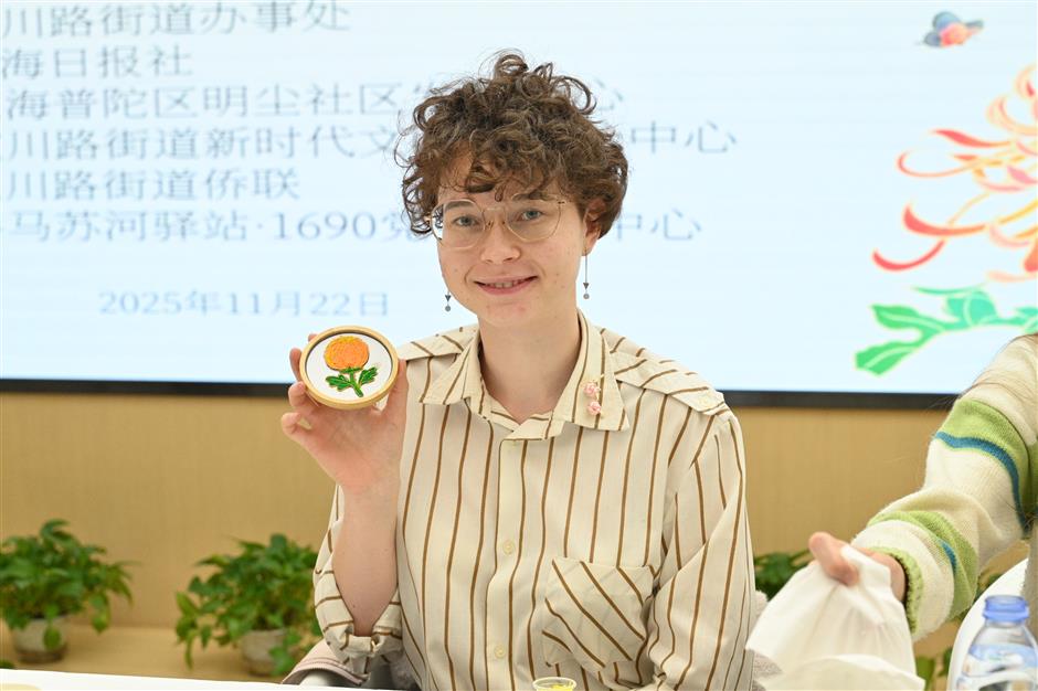 A Day Immersed in Shanghai's Chrysanthemum Heritage and Traditional Handcraft Making