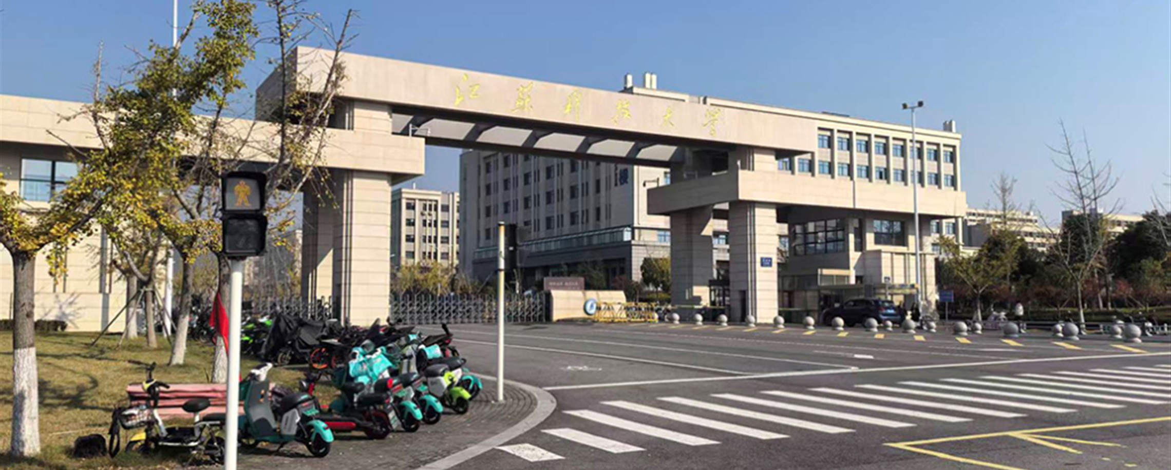 Chinese Professor With Only High School Diploma Suspended in Credentials Scandal