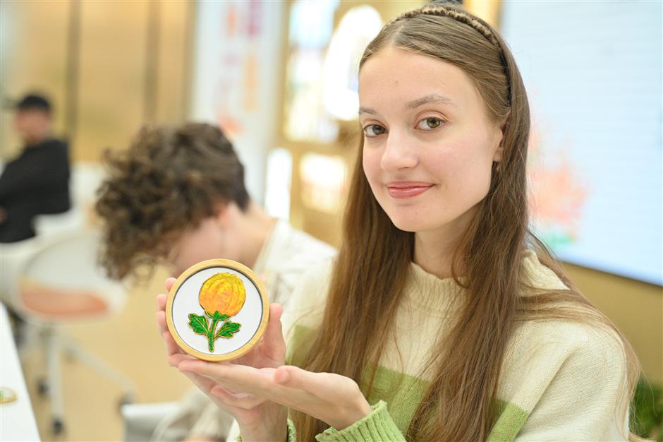 A Day Immersed in Shanghai's Chrysanthemum Heritage and Traditional Handcraft Making