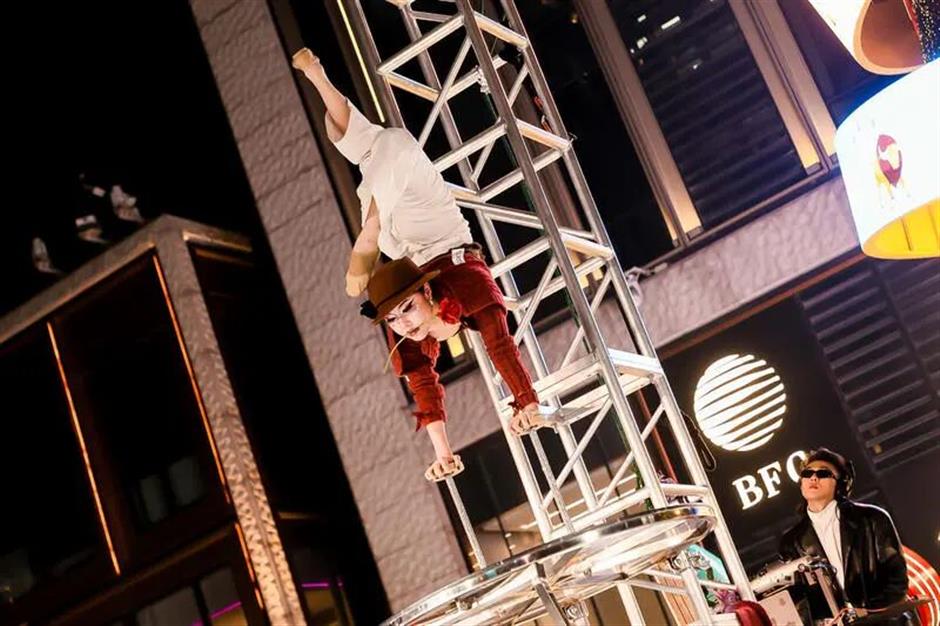 300㎡真冰滑冰场+马戏表演,冬日嘉年华梦幻启航啦!