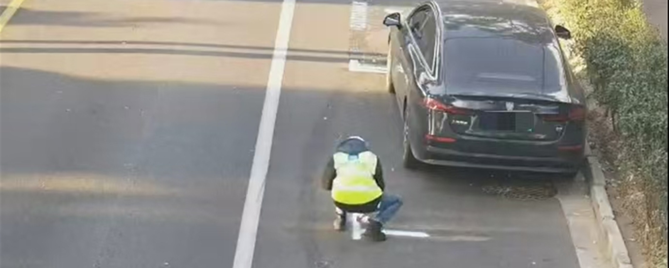 Shanghai Driver Fined for Painting DIY Parking Space