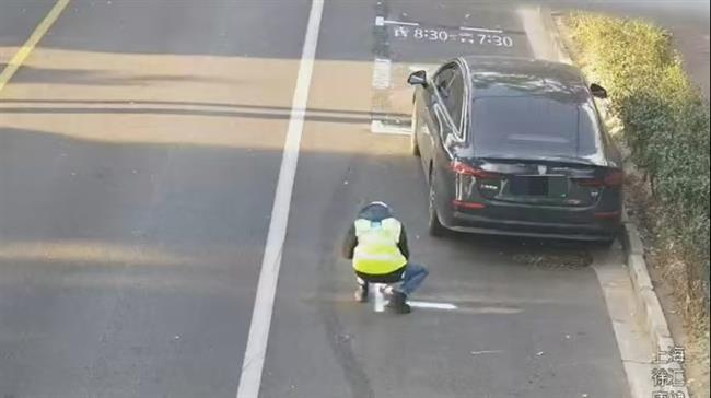 Shanghai Driver Fined for Painting DIY Parking Space