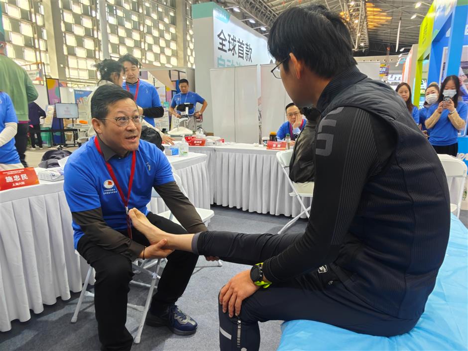 Shanghai Marathon Participants Briefed by Medical Experts Ahead of Race
