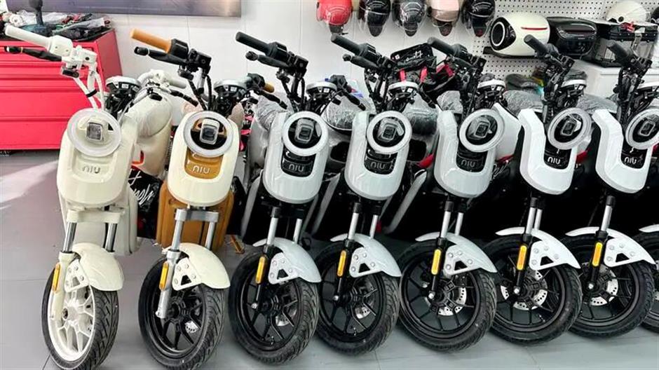 'Too Slow!' Shanghai Riders Rush to Register Old E-Bikes Before Rule Change
