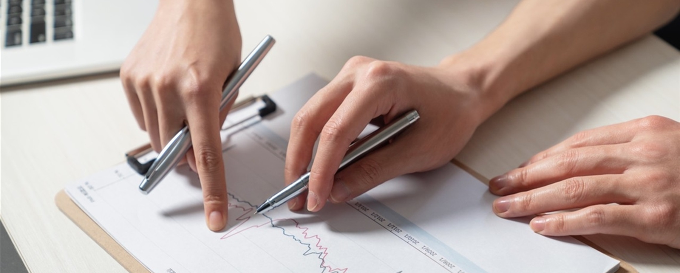 Chinese Stocks Ride Wave of Month-End Global Rallies