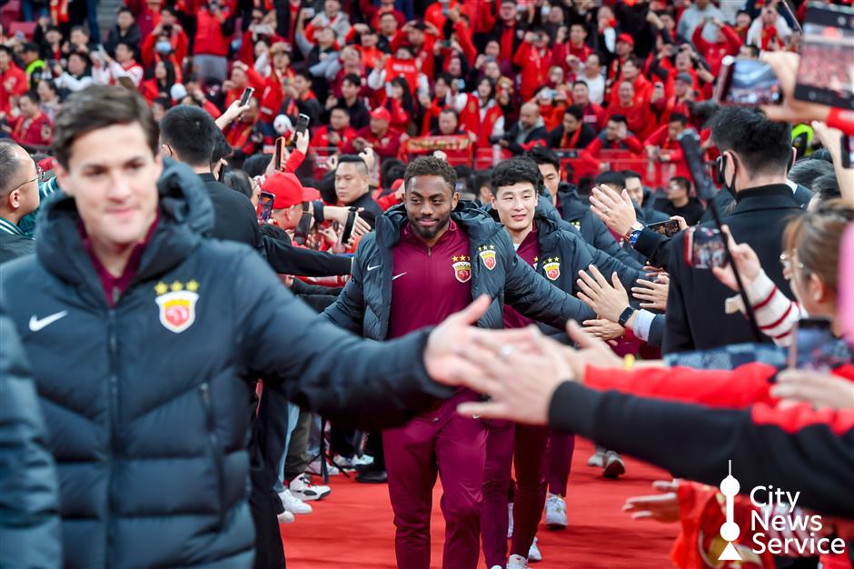 Shanghai Port Celebrates Three-Peat with Fans