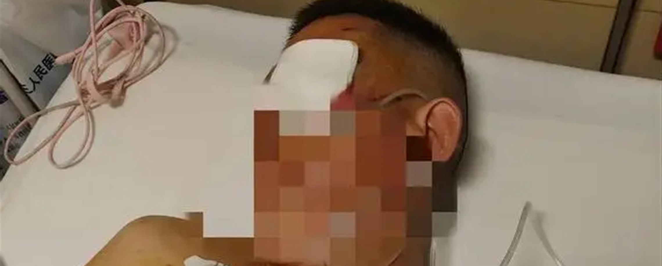 Man With Suitcase of 1.7m Yuan Attacked by Gunman Outside Bank