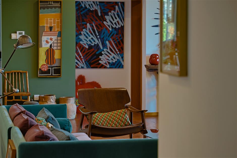 Light, Wood, and Wanderings: A Global Family's Warm Xuhui Haven