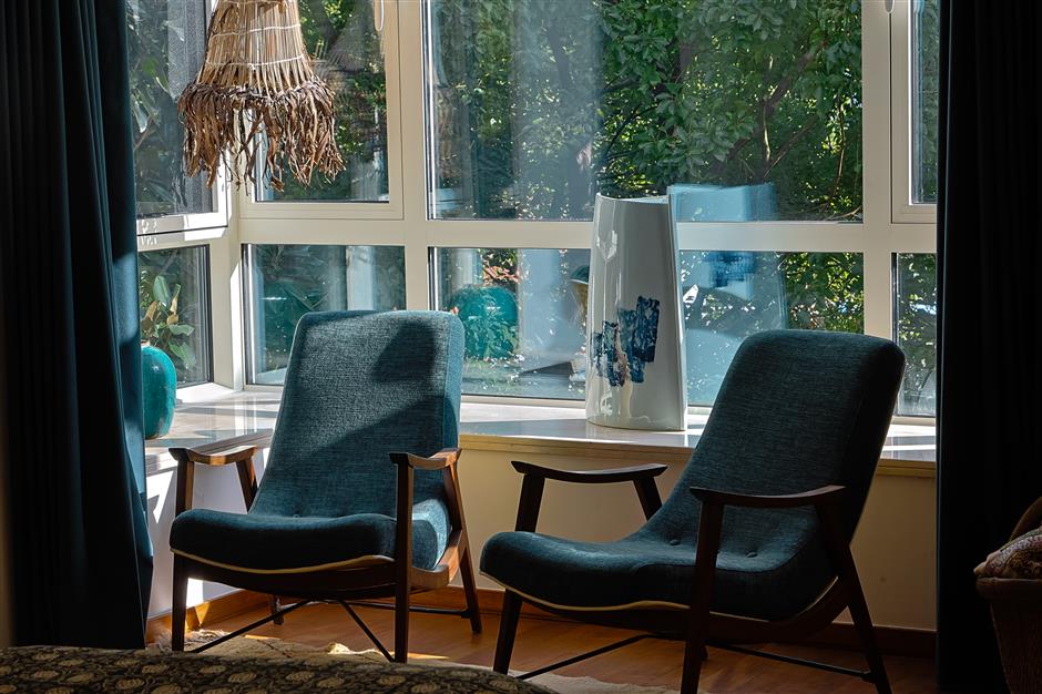 Light, Wood, and Wanderings: A Global Family's Warm Xuhui Haven