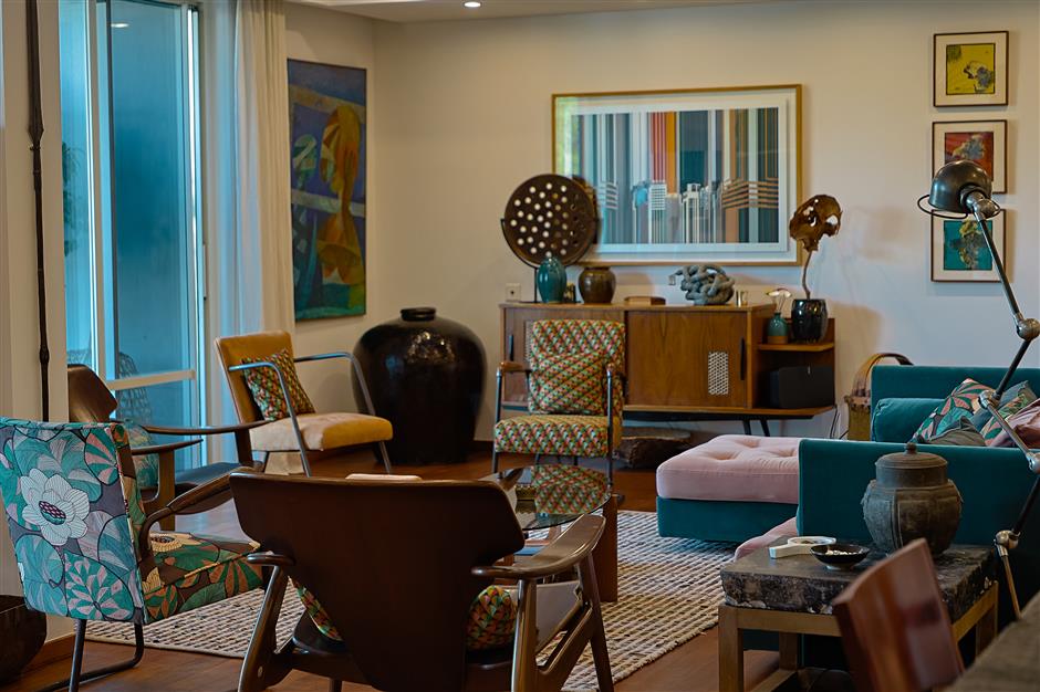 Light, Wood, and Wanderings: A Global Family's Warm Xuhui Haven