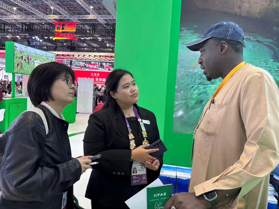 Foreign Volunteers Find a Place and Purpose in Shanghai