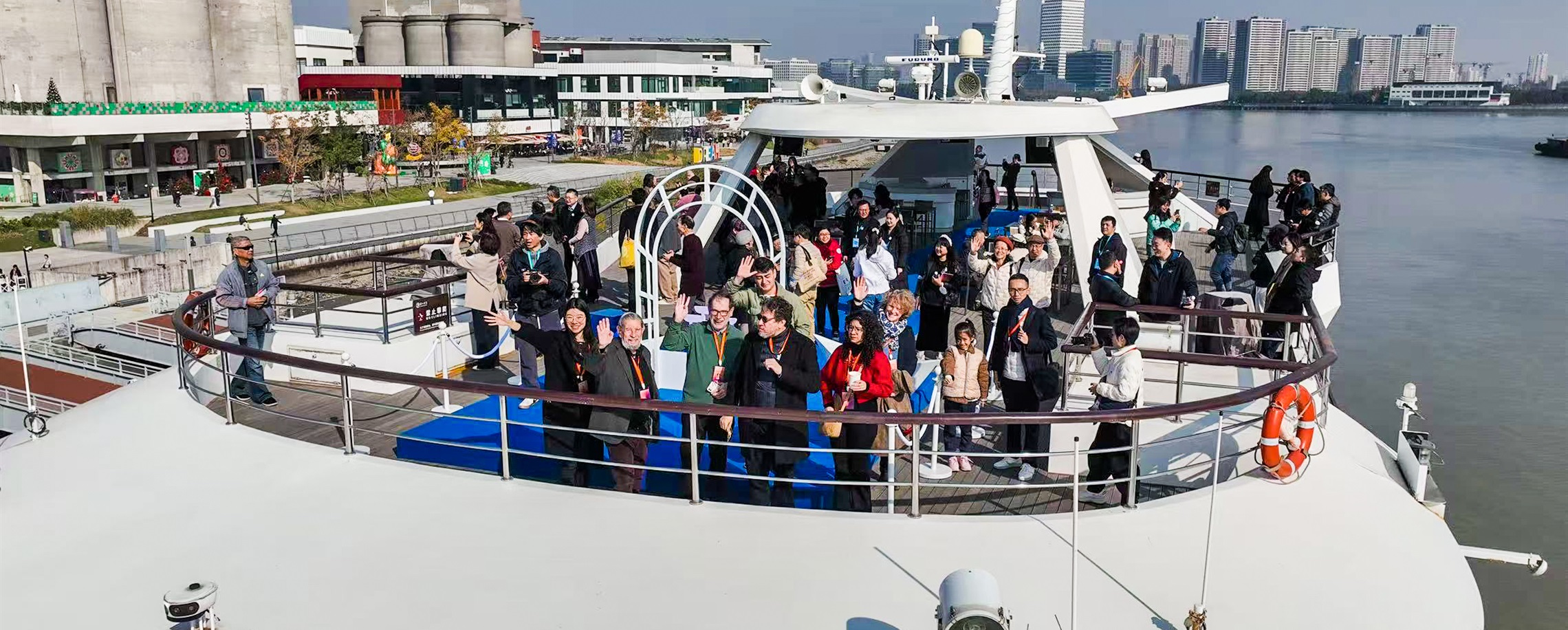 Veteran Literary Critic Xie Honored With 'Golden Magnolia' Poetry Award