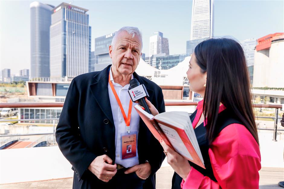 Poetry and Artificial Intelligence: Can Machines Truly Write Like Humans?