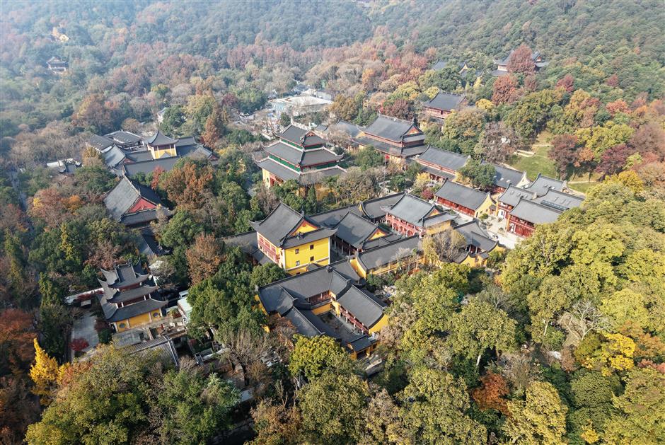 Hangzhou's Lingyin Feilai Peak Scraps Entry Fees