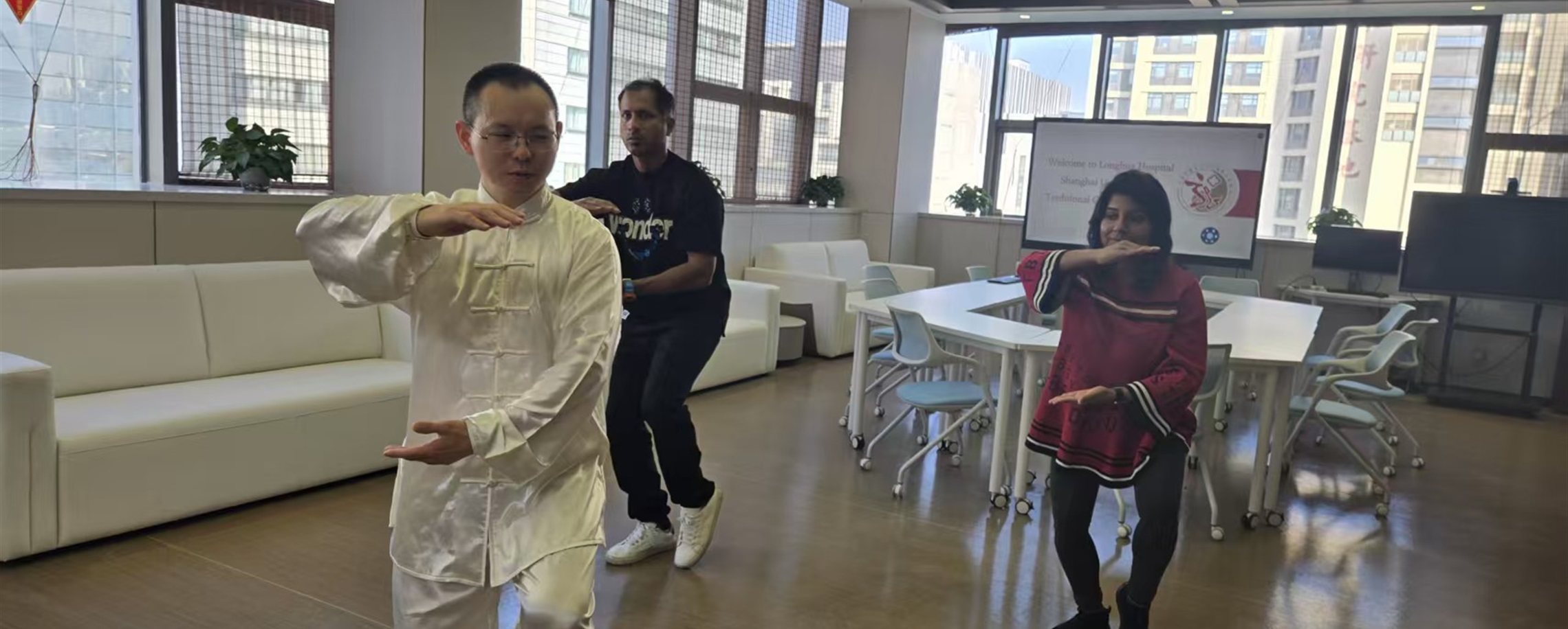 Shanghai Hospital Teams up With Agencies to Offer TCM Experience for Expats