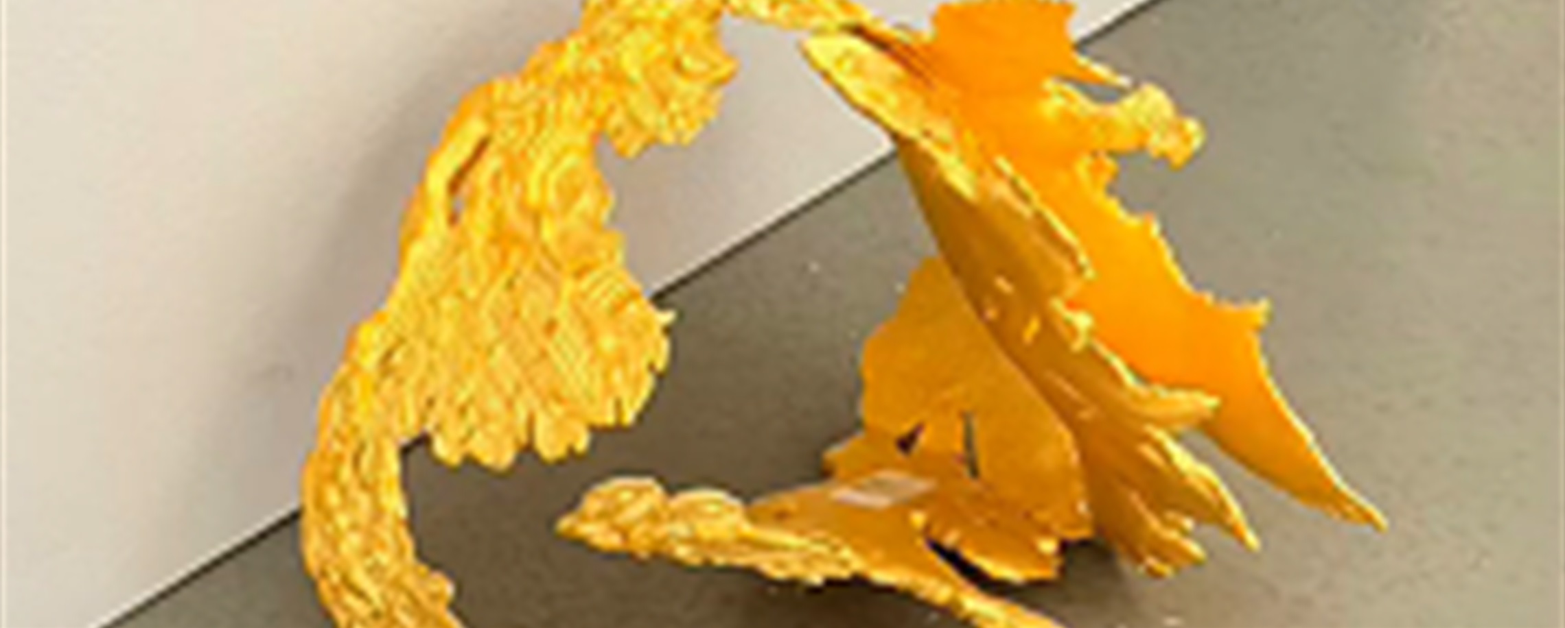 2kg Gold Coronet Damaged by Boy at Beijing Exhibition