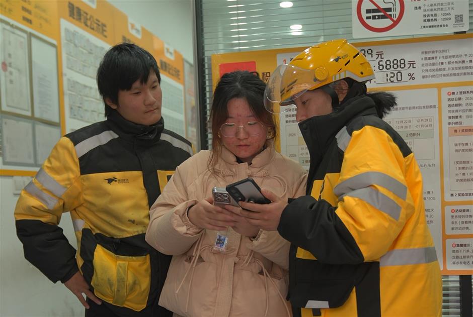Running the City Without Sound: Deaf Couriers in Shanghai