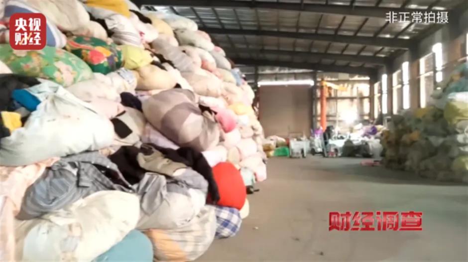 From Donation Bins to Livestreams: The Trade in Used Clothes
